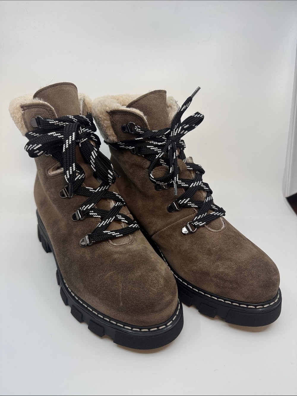 La Canadienne Suede Shearling Lined Lug Sole Boots Size 8 From TV Show Wardrobe